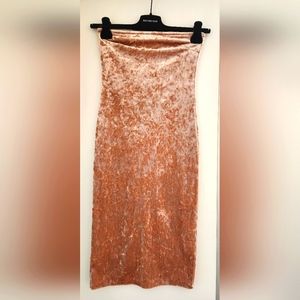 Forever 21 metallic creme velvet strapless dress💫